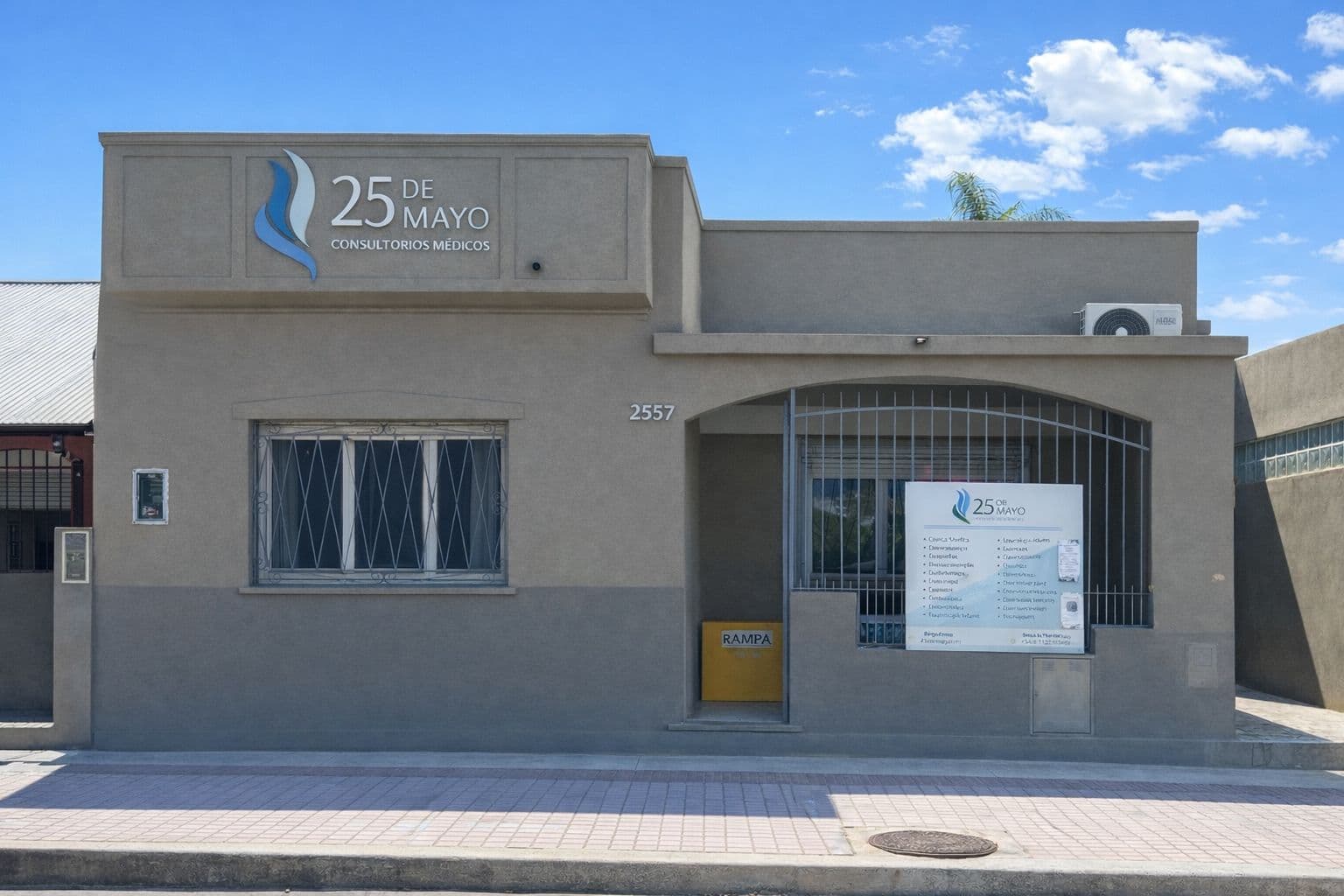 Exterior del centro médico 25 de Mayo